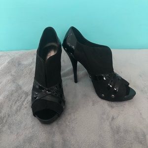 Guess Peep Toe Pumps💜